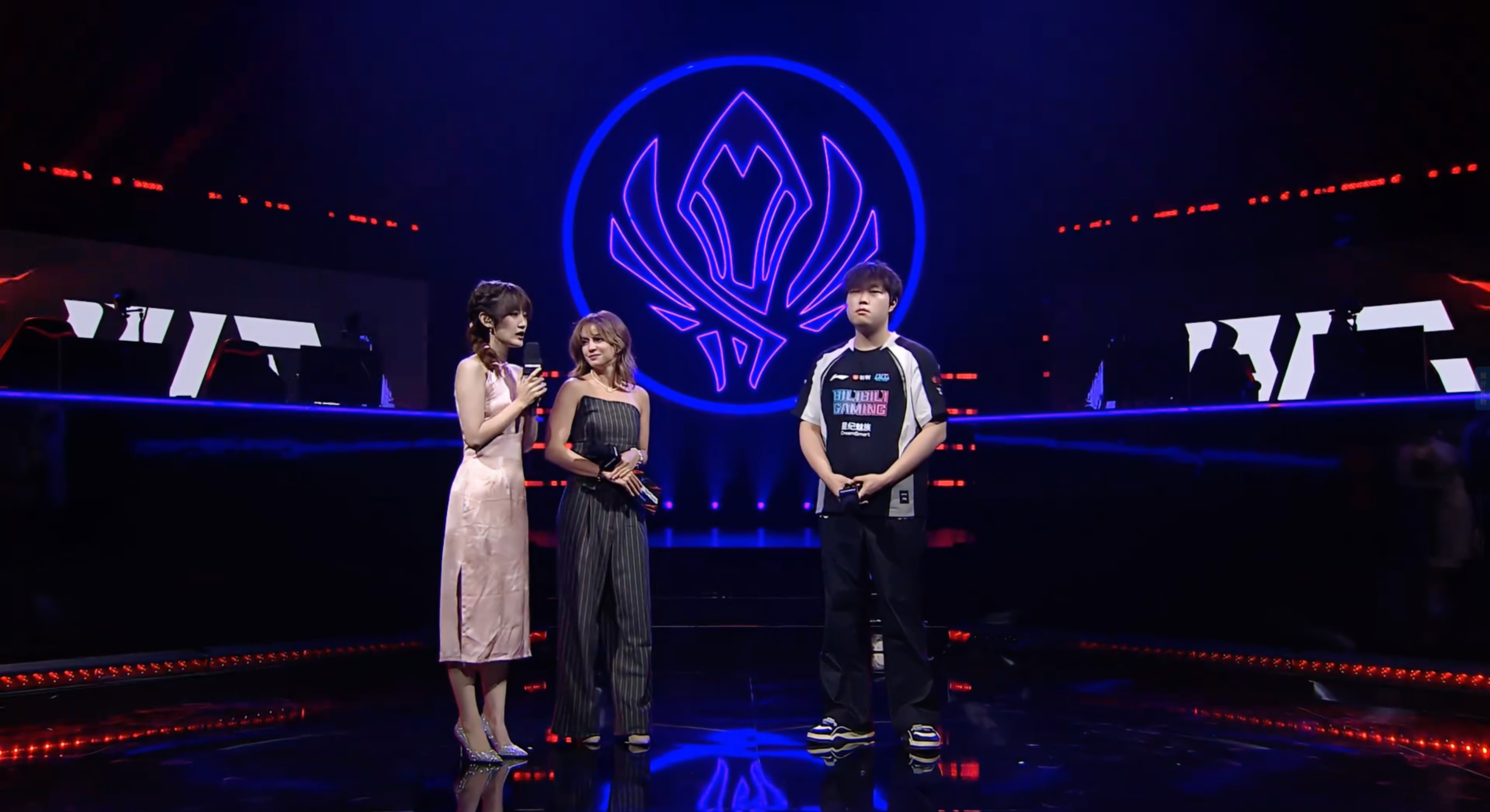 SHR险胜WBG,Elk完成史诗逆转宿敌对决成都决赛之夜,引爆全场热议 SHR险胜WBG,Elk完成史诗逆转宿敌对决成都决赛之夜,引爆全场热议